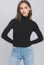 Carregar imagem no visualizador da galeria, Love Tree Solid Ribbed Knit Turtleneck Top
