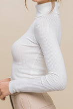 Carregar imagem no visualizador da galeria, Love Tree Solid Ribbed Knit Turtleneck Top
