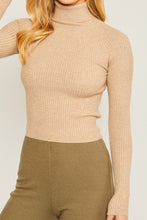 Carregar imagem no visualizador da galeria, Love Tree Solid Ribbed Knit Turtleneck Top
