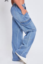 Carica l&#39;immagine nel visualizzatore di Gallery, YMI Jeanswear Blue Washed Straight Leg Denim Cargo Jeans
