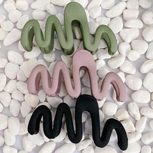 Ladda upp bild till gallerivisning, Ellison and Young Double M Oversized Hair Claw Set Of 3
