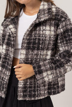 Cargar imagen en el visor de la galería, HYFVE Plaid Boucle Jacket
