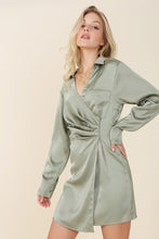 Ladda upp bild till gallerivisning, Lilou Satin Collared Wrap Mini Dress
