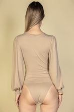 Carregar imagem no visualizador da galeria, Plunge Neck Peasant Sleeve Bodysuit
