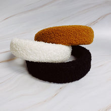 Carregar imagem no visualizador da galeria, Ellison and Young Teddy Cozy Headband
