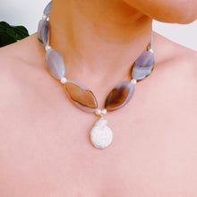 Cargar imagen en el visor de la galería, Upper East Glamour Baroque Pearl Necklace
