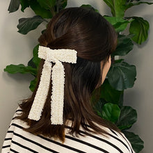 Загрузить изображение в средство просмотра галереи, Ellison and Young Luxe Beaded Pretty Bow Hair Clip
