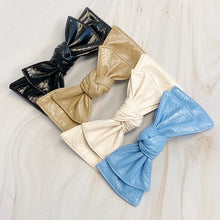 Ladda upp bild till gallerivisning, Ellison and Young Patent Double Bow Hair Clip
