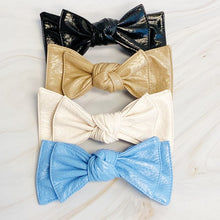 Ladda upp bild till gallerivisning, Ellison and Young Patent Double Bow Hair Clip
