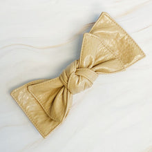 Ladda upp bild till gallerivisning, Ellison and Young Patent Double Bow Hair Clip
