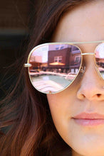 Ladda upp bild till gallerivisning, Julia Rose Pink Gold High Quality Unisex Aviator Sunglasses
