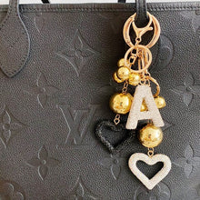 Ladda upp bild till gallerivisning, It Girl Glam Initial Key Chain - Crystal Clear
