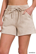 Carregar imagem no visualizador da galeria, Zenana Washed Raw Hem Shorts
