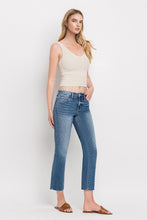 Carica l&#39;immagine nel visualizzatore di Gallery, Mid Rise Crop Slim Straight Jeans
