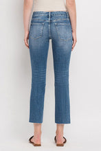 Carica l&#39;immagine nel visualizzatore di Gallery, Mid Rise Crop Slim Straight Jeans
