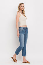 Carica l&#39;immagine nel visualizzatore di Gallery, Mid Rise Crop Slim Straight Jeans
