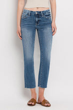 Carica l&#39;immagine nel visualizzatore di Gallery, Mid Rise Crop Slim Straight Jeans
