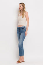 Carica l&#39;immagine nel visualizzatore di Gallery, Mid Rise Crop Slim Straight Jeans
