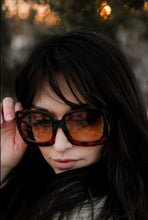 Ladda upp bild till gallerivisning, Julia Rose Tortoise Megan Oversized Gradient Sunglasses
