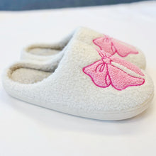 Cargar imagen en el visor de la galería, Pink Lounge Bow Cozy Slippers
