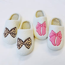 Cargar imagen en el visor de la galería, Pink Lounge Bow Cozy Slippers
