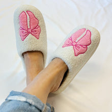 Cargar imagen en el visor de la galería, Pink Lounge Bow Cozy Slippers
