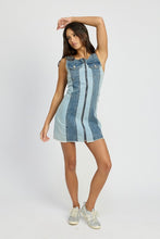 Carica l&#39;immagine nel visualizzatore di Gallery, Emory Park Color Block Blue Denim Mini Dress
