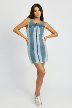 Carica l&#39;immagine nel visualizzatore di Gallery, Emory Park Color Block Blue Denim Mini Dress
