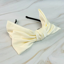 Carregar imagem no visualizador da galeria, Ellison and Young Satin Bow Headband
