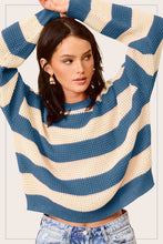 Carregar imagem no visualizador da galeria, Striped Round Neck Loose Fit Sweater
