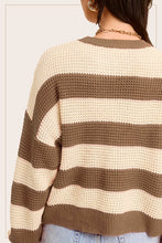 Carregar imagem no visualizador da galeria, Striped Round Neck Loose Fit Sweater
