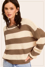 Carregar imagem no visualizador da galeria, Striped Round Neck Loose Fit Sweater
