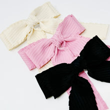 Cargar imagen en el visor de la galería, Frilled and Textured Doubled Bow Hair Clip
