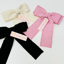 Cargar imagen en el visor de la galería, Frilled and Textured Doubled Bow Hair Clip
