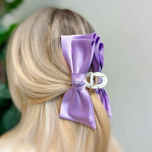 Cargar imagen en el visor de la galería, Ellison and Young Classic Bow Beauty Hair Claw
