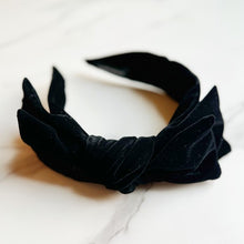 Carregar imagem no visualizador da galeria, Structured Velvet Bow Headband
