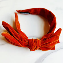 Carregar imagem no visualizador da galeria, Structured Velvet Bow Headband
