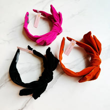 Carregar imagem no visualizador da galeria, Structured Velvet Bow Headband
