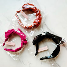 Carregar imagem no visualizador da galeria, Structured Velvet Bow Headband
