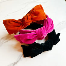 Carregar imagem no visualizador da galeria, Structured Velvet Bow Headband
