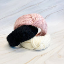 Cargar imagen en el visor de la galería, Ellison and Young Cabled Knit Knotted Headband
