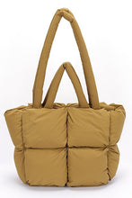 Carregar imagem no visualizador da galeria, Quilted Puffer Convertible Tote Bag
