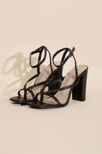 Carregar imagem no visualizador da galeria, NILE-5 Thong Strappy Heels
