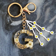 Cargar imagen en el visor de la galería, Baby Daisy Initial Key Chain
