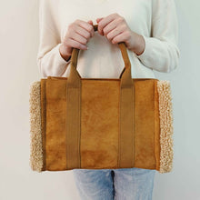 Carregar imagem no visualizador da galeria, Ellison and Young Luxe Plush Trim Tote Crossbody Bag
