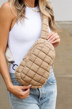 Carregar imagem no visualizador da galeria, Skyler Quilted Puffer Sling
