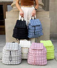 Carregar imagem no visualizador da galeria, Stevie Quilted Puffer Backpack
