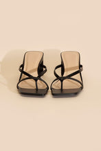 Carregar imagem no visualizador da galeria, GADGET-S Thong Mule Heels
