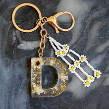 Cargar imagen en el visor de la galería, Baby Daisy Initial Key Chain
