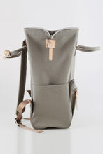 Carregar imagem no visualizador da galeria, Himawari Waterproof Design Arcuate Shoulder Strap Backpack Bag with Handles
